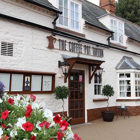 Coffee Pot Tavern Potterspury Exterior foto