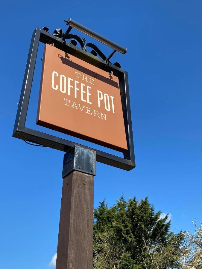 Coffee Pot Tavern Potterspury Exterior foto