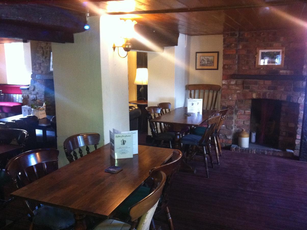 Coffee Pot Tavern Potterspury Exterior foto